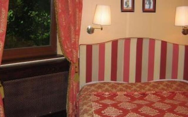 Hotel Vadvirág Panzió вид на фасад