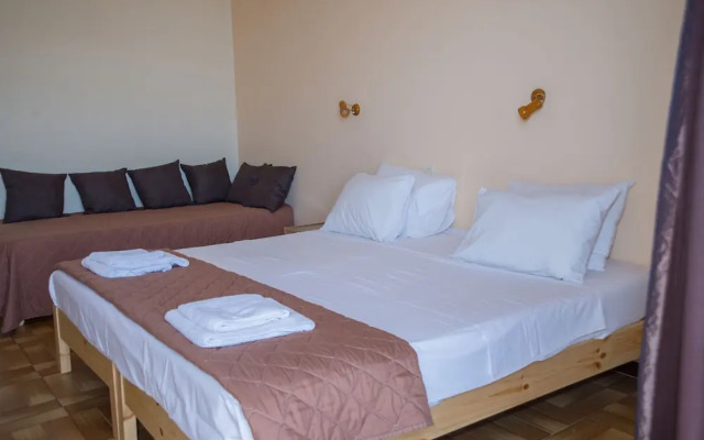 Trinasus Hotel