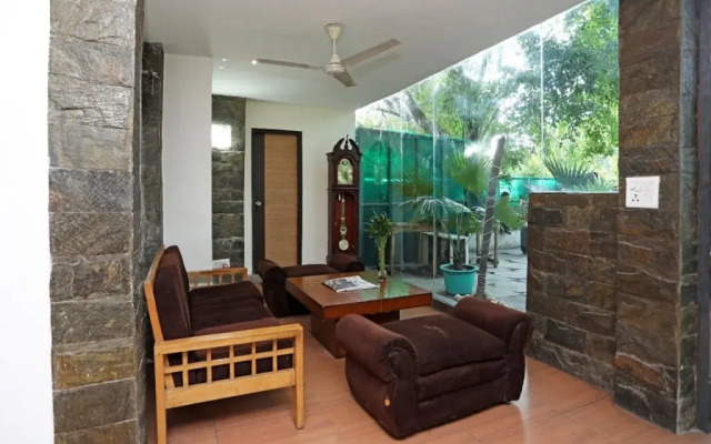 Stay South Plaza By OYO Rooms