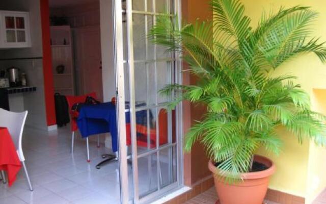 Отель Guacamaya Inn B&B Сан-Педро-Сула вид на фасад