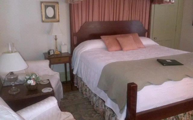 Colonial Capital Bed & Breakfast