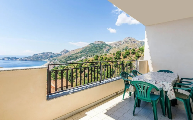 Stunning Holiday Home in Letojanni near Sea