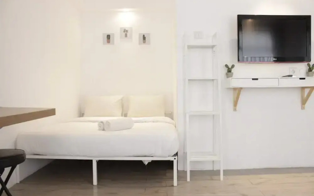 Modern Chic Studio Room at Grand Asia Afrika Apartment
