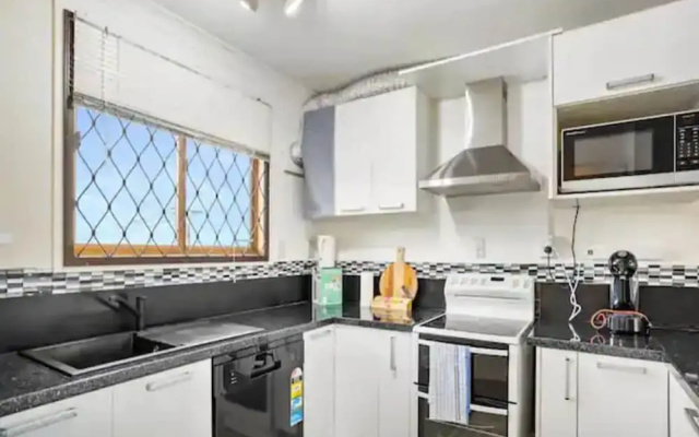 Lovely 2-Bedroom Rental with Parking Zodiak Stays