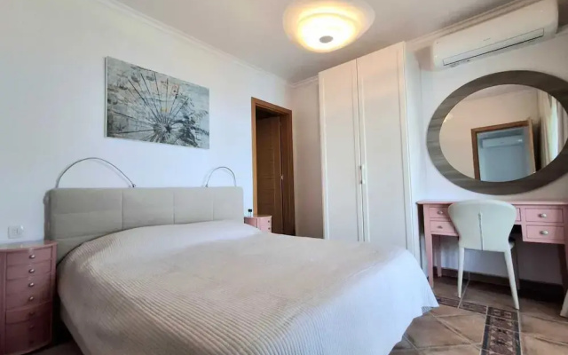Beachfront Four bedroom Apartment