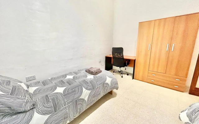 St Julians - Balluta Bay large 3 bedroom apartment