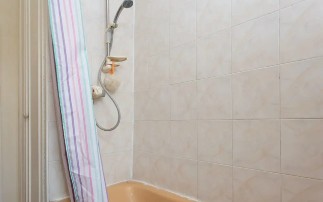 2 Bedroom House In Tooting With Garden