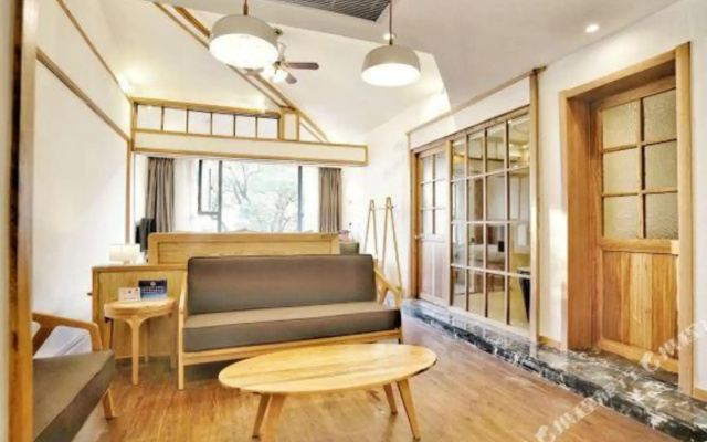 Xixia Xiaozhu Boutique Hote(Xihu Duanqiao shop)）