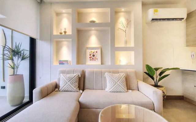 w Enchanting 2BR w Balcony in Morros