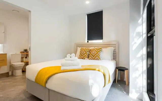 Auckland City Charm - 2BR Haven by Zodiak Stays