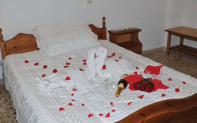 Santa Irini Hotel