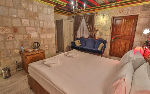 Bedrock Cave Hotel - Adults Only