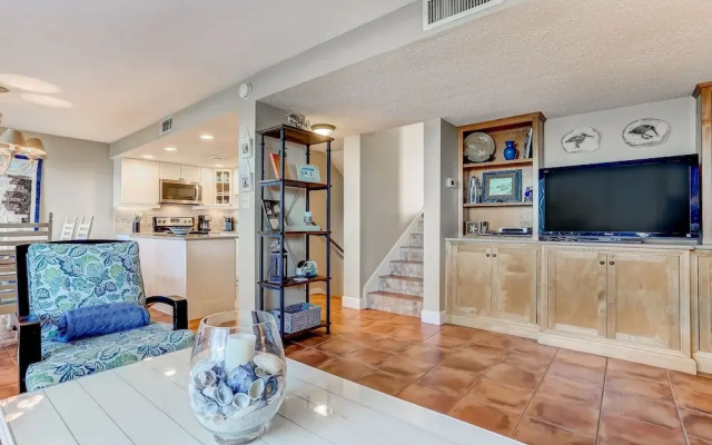 Pet Friendly 2 Bedroom Villa w/ Pool - Captain's Court