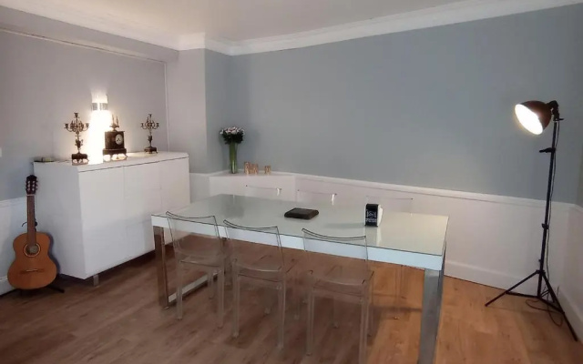 Appartement spacieux en centre ville, 2 chb, terrasse et garage