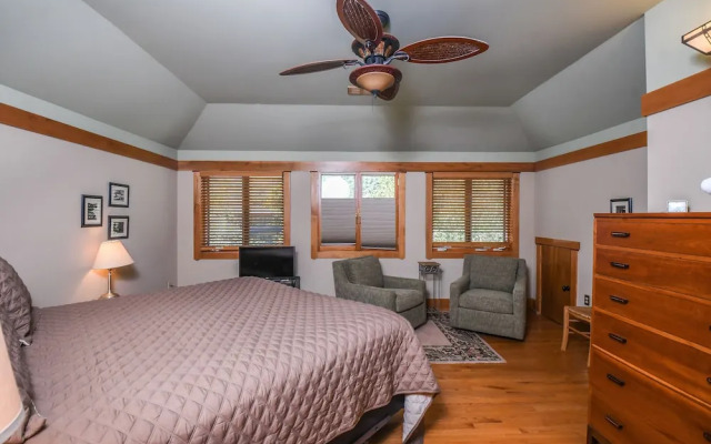 Lake Effect 5 Bedroom House