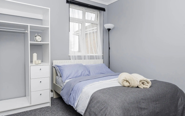 Shirley House 2 Guest House Self Catering by Southampton General Hospital