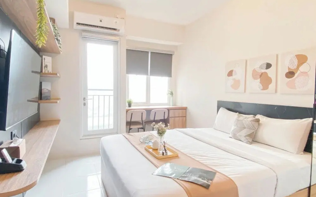 Comfy Studio Room At Podomoro Golf View Apartment