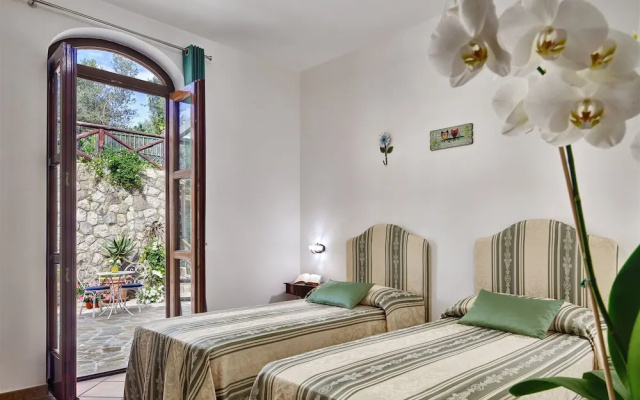 Tulipano - A Charming and Peaceful Hillside Villa With Lovely Views