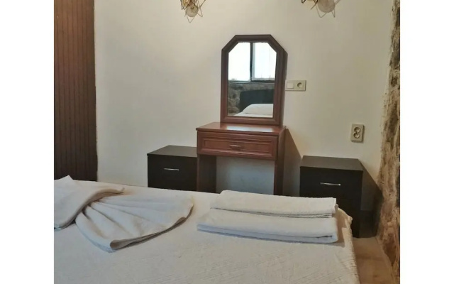 Orman Kampı Taş Evleri
