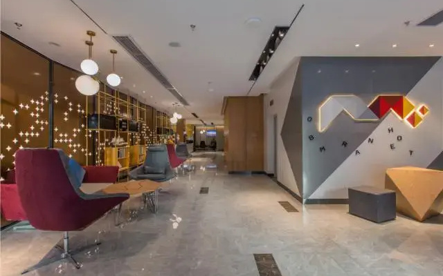 Borrman Hotel Wuhan Zhongnan Metro Station