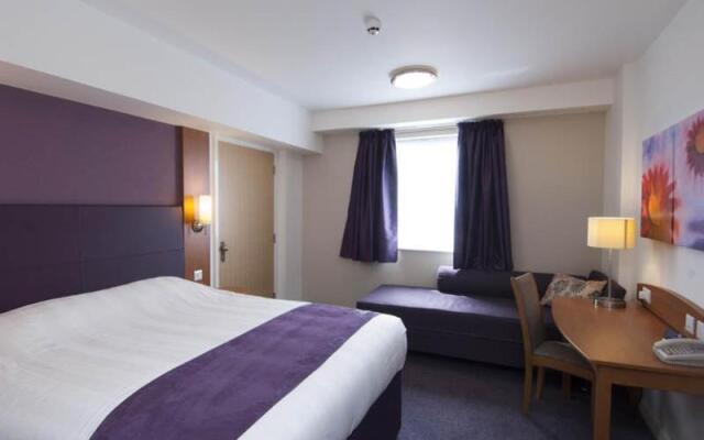 Premier Inn London Putney Bridge 0