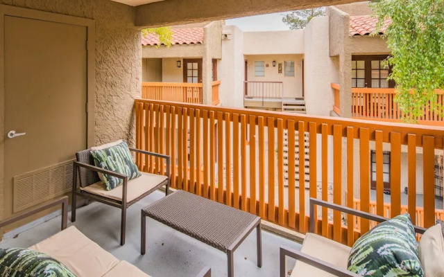 Cozy 2BR Heated Pool 219 by Wanderjaunt