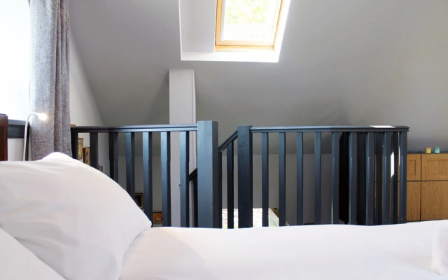 Silver Lining - Loft Studio with Parking