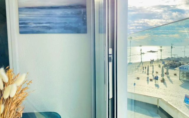 Phaedrus Living : Luxury Flat Lighthouse 75