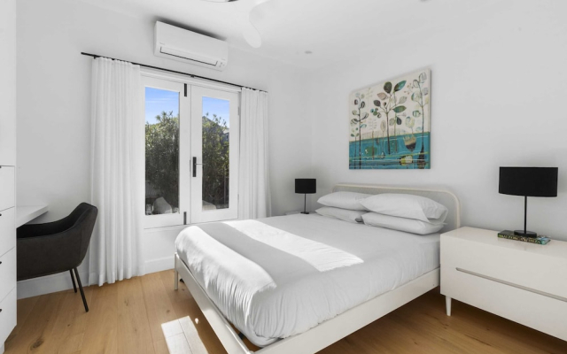 Bright 2 Bed House in Surry Hills