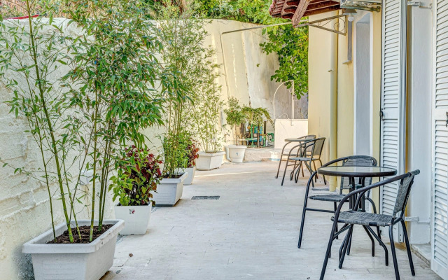 Old Well Apartment & Studio