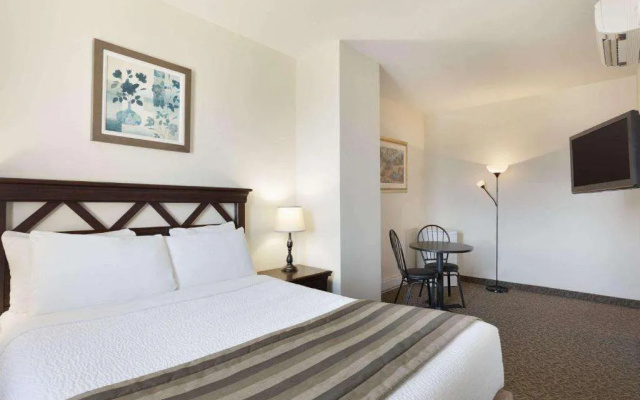 Days Inn By Wyndham Montreal East