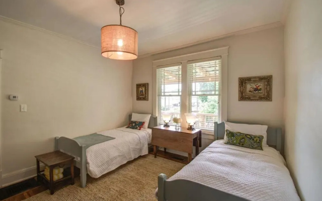 Belmont Blvd Bed and Breakfast