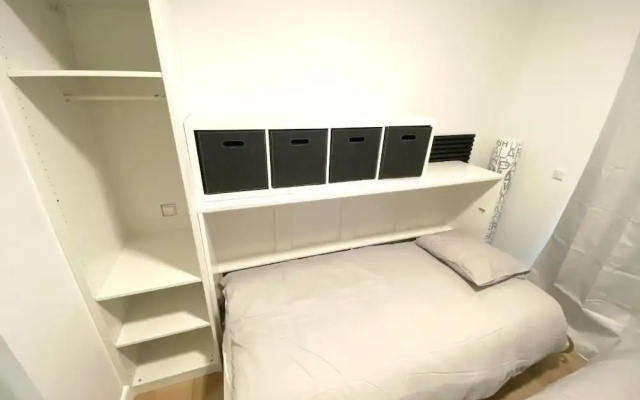 2 Bedrooms Flat in Center with Parking