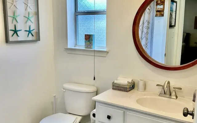 Emerald Hideaway 2 Bedroom Condo by RedAwning