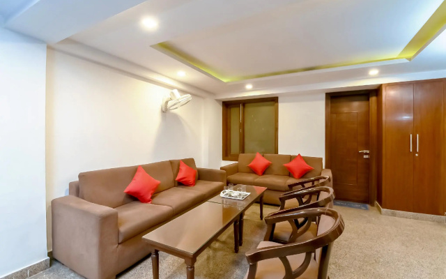 OYO Flagship 73119 Hotel Eagle Restaurant & Lodging