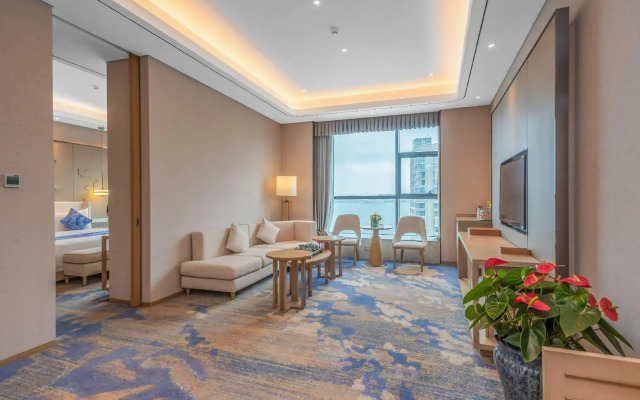 Qilu Luxury Blue Horizon Hotel