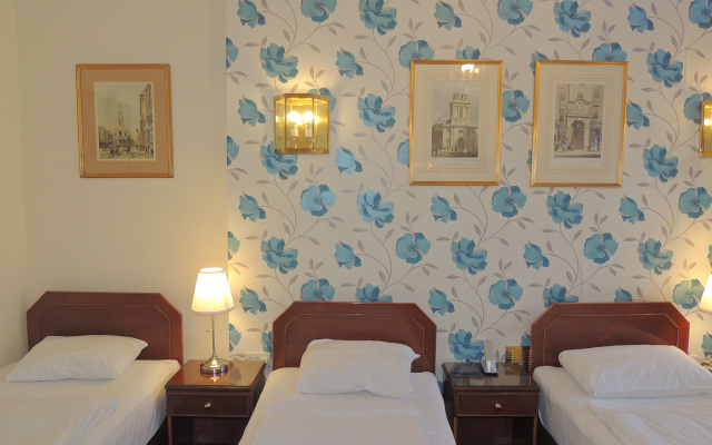 Dolphin Hotel