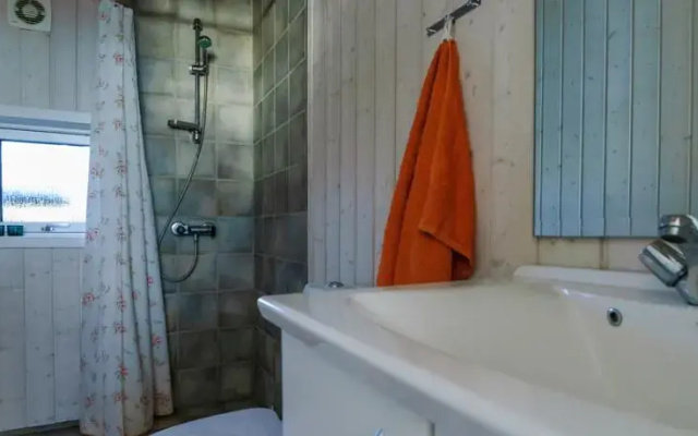 Stenene 101 Holiday House