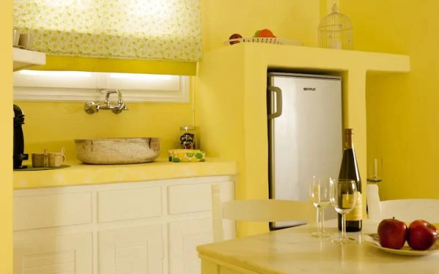 Santorini Roses Suites