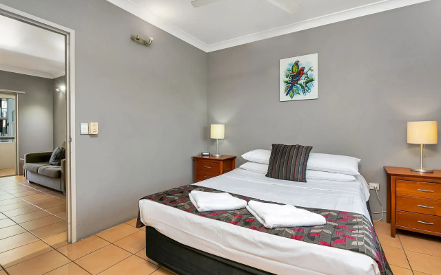Cairns Reef Apartments & Motel