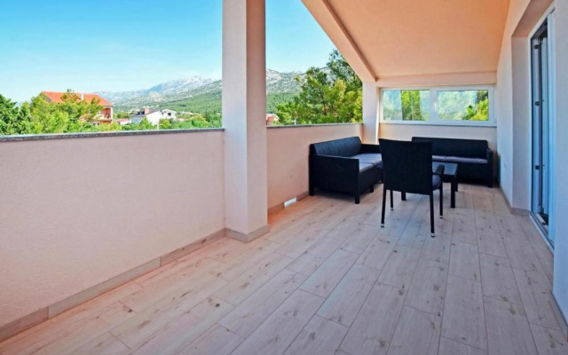 Apartment in Starigrad Paklenica only 200m from the sea
