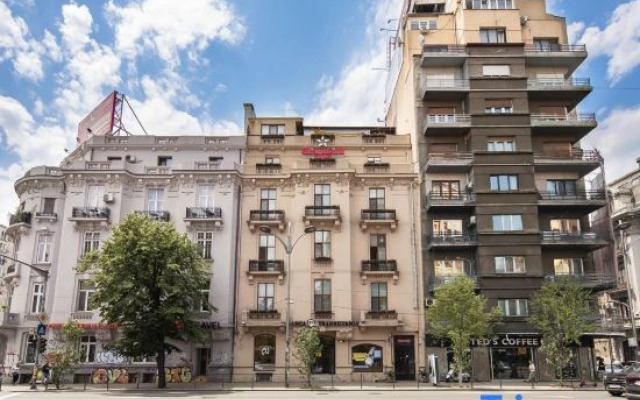 Rainforest Studio Downtown by Pretty Apartments