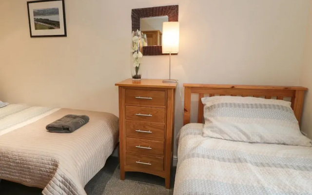 Whistle Stop Apartment
