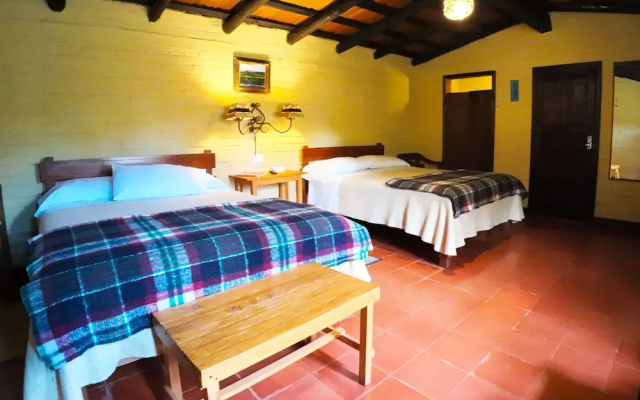 Villa Patzcuaro Garden Hotel & RV Park