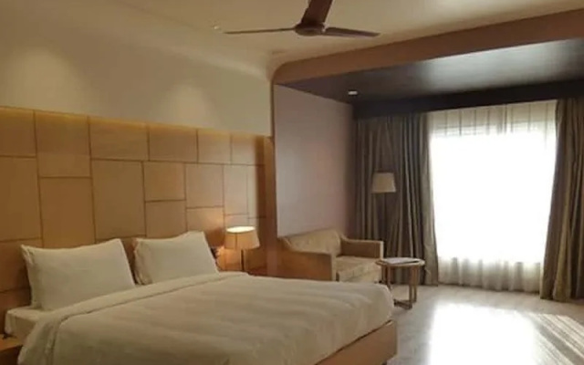 Hotel Charan Plaza