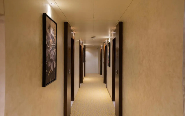 Hotel Golden Aura