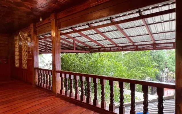 Cloudy Hill Hostel & Villa
