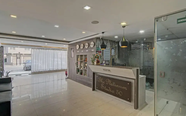 Super OYO Townhouse OAK The Platinum Studio 50