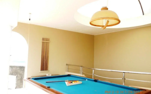 Roommates Suites