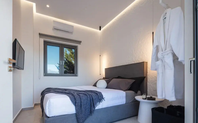 Akonizia Luxury House - With Private Swimming Pool